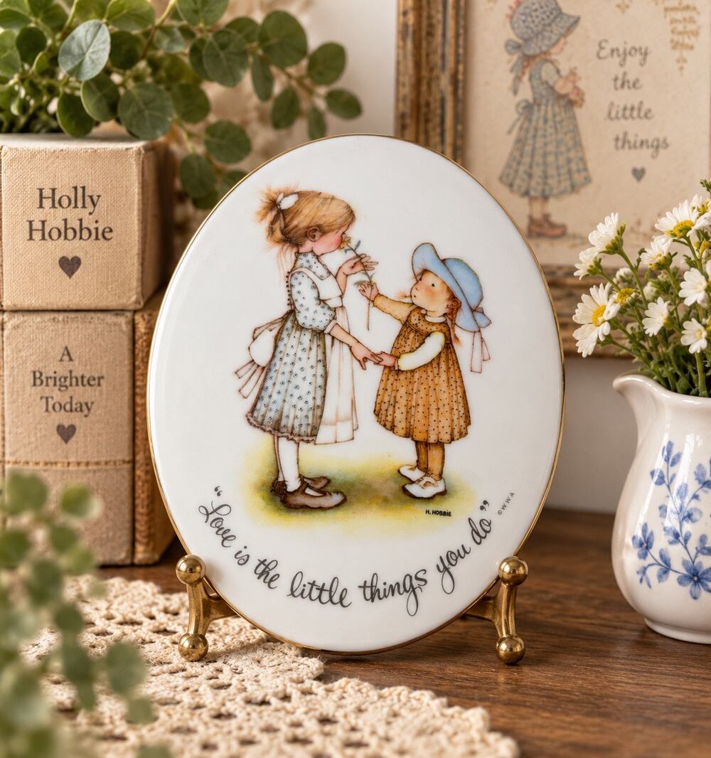 VTG 1973 Holly Hobbie Porcelain Wall Plaque “Love Is the Little Things You Do”